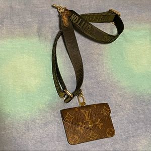 Louis Vuitton STRAP & CARD WALLET